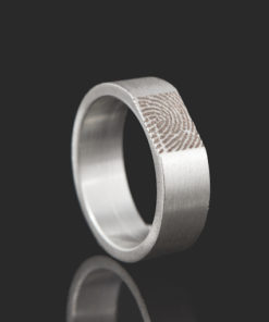 Zilveren ring met rechte vingerafdruk