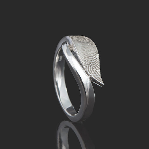 Zilveren ring met bladvorm en vingerafdruk