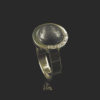 Gouden ring met bolle ronde steen en vingerafdruk