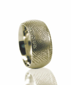 Gouden ring met vingerafdruk en 5 pave gezette zirkonia ringen
