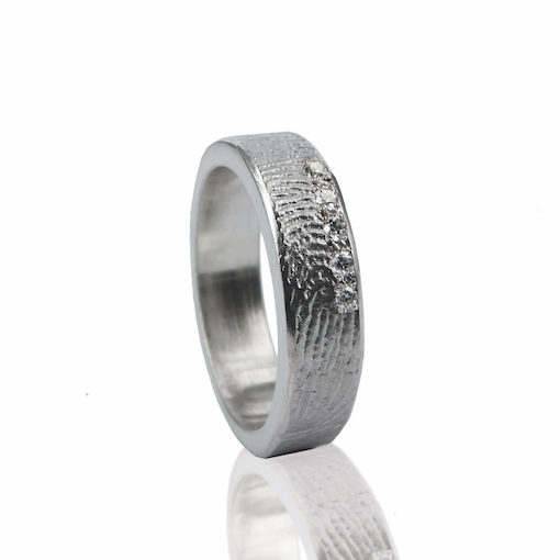 Zilveren ring met vingerafdruk en 5 zikronia stenen verticaal