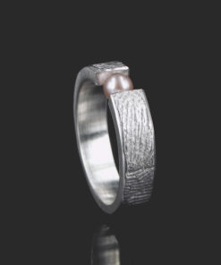 Zilveren ring met vingerafdruk en zoetwaterparel