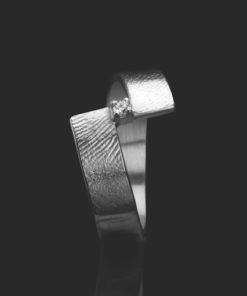 Zilveren ring met vingerafdruk en chaton met zirkonia