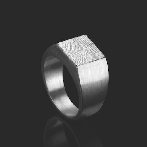 Zilveren ring met vierkante zegel