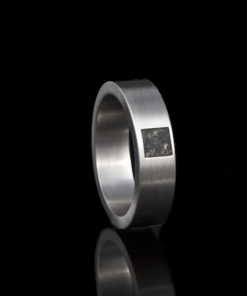 Zilveren ring met gesloten askamer