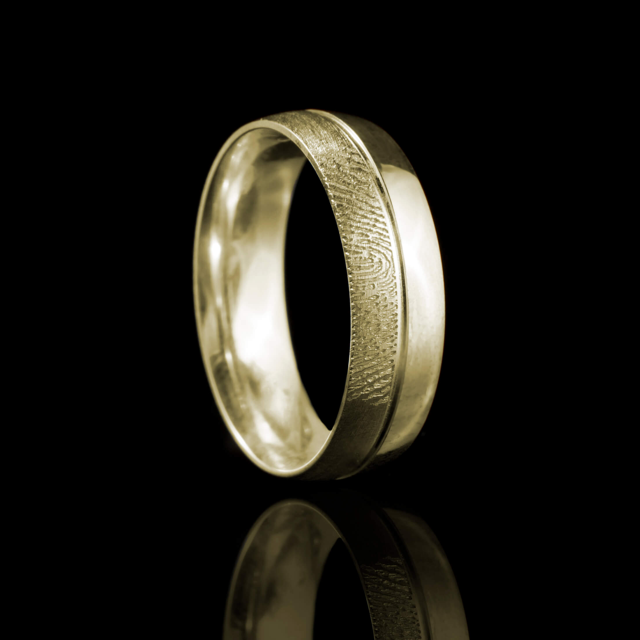 Gouden ring met vingerafdruk | - Herdenkingswinkel